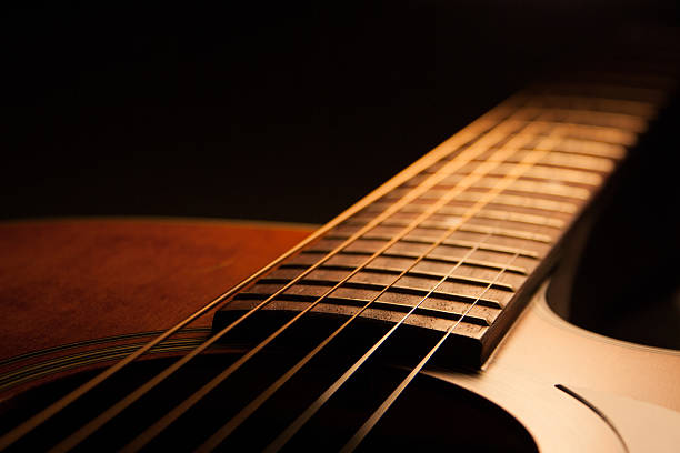 темное-гитара - low key audio стоковые фото и изображения