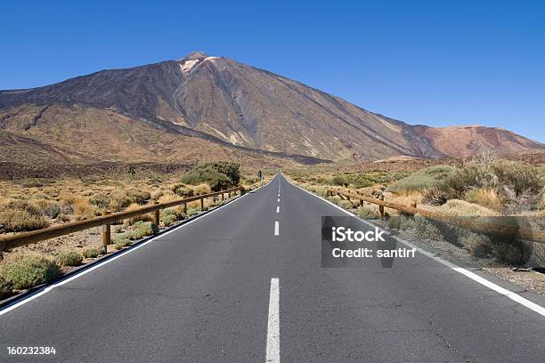 Estrada Para A Montanha Teide - Fotografias de stock e mais imagens de Ao Ar Livre - Ao Ar Livre, Cordilheira - Montanha, Espanha