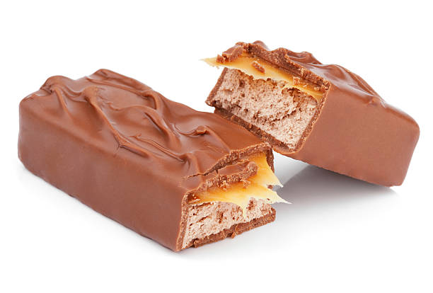 barretta di cioccolato - brown chocolate candy bar close up foto e immagini stock