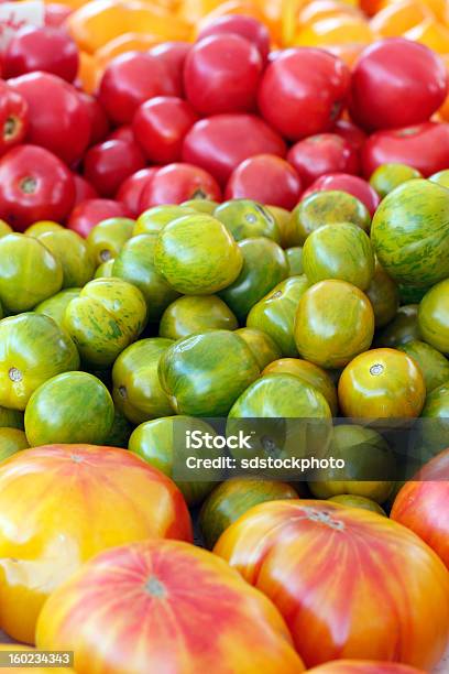 カラフルなエアルームトマトのクローズアップ - イエロートマトのストックフォトや画像を多数ご用意 - イエロートマト, エアルームトマト, オレンジトマト