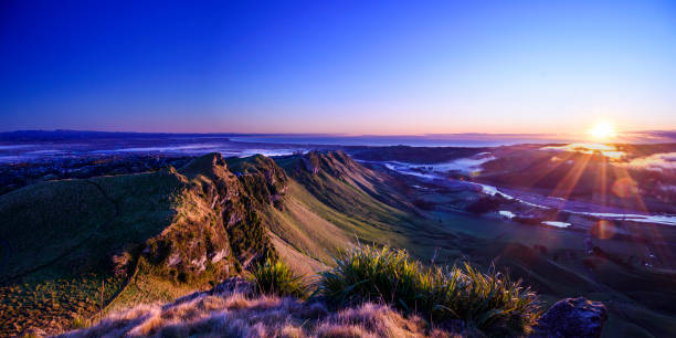 テ・マタ・ピーク、ホークスベイ、ニュージーランドからの朝の眺め - marlborough region zealand new landscape ストックフォトと画像