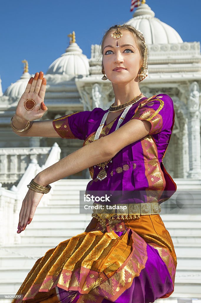 Artista di danza classica indiana - Foto stock royalty-free di Adulto