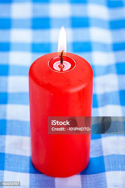 Big Red Quema De Velas Foto de stock y más banco de imágenes de Azul - Azul, Calor, Colorido