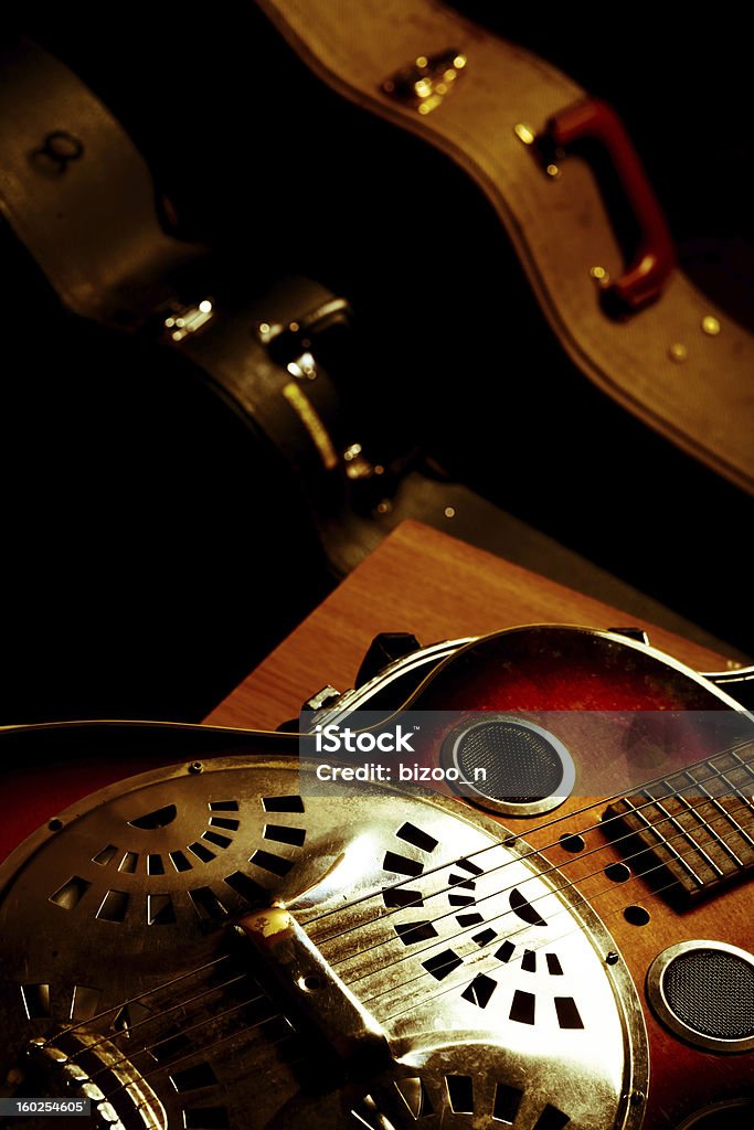 Dobro Gitarre im Fall - Lizenzfrei Altertümlich Stock-Foto