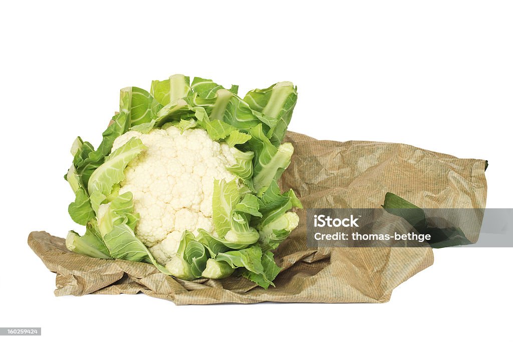 Couve-flor de papel de embrulho frescas, Isolado no branco backgroun - Foto de stock de Alimentação Saudável royalty-free