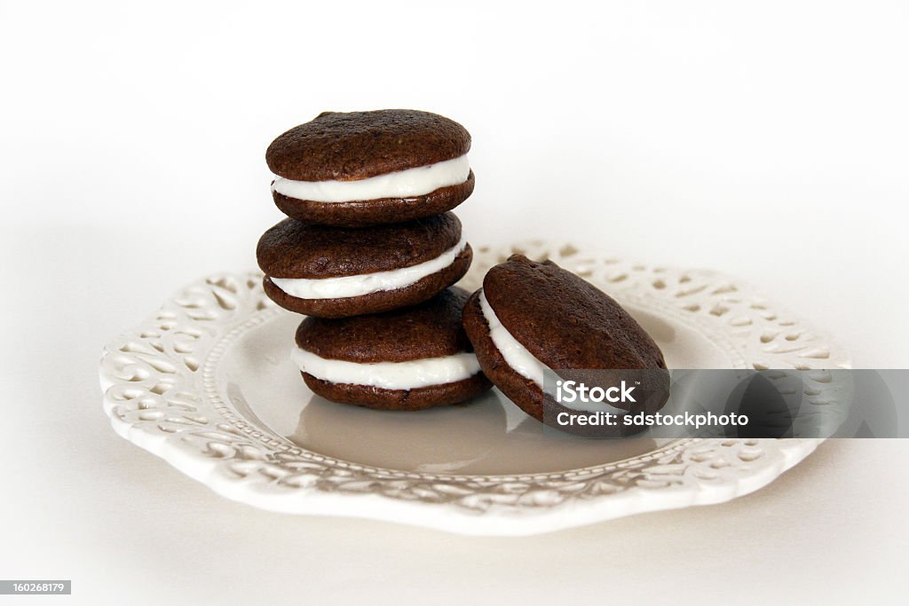 적재형 초콜릿 우피 파이 플레이트에 표시 - 로열티 프리 0명 스톡 사진