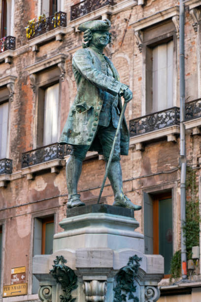 carlo goldoni estátua em veneza - carlo goldoni - fotografias e filmes do acervo