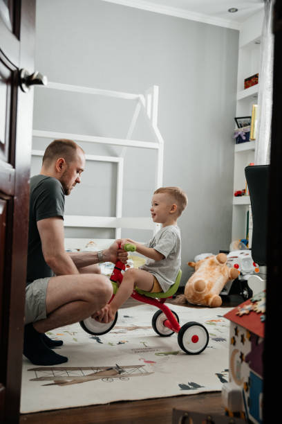 istock Dad teaches the kid to ride a bike 1602906449