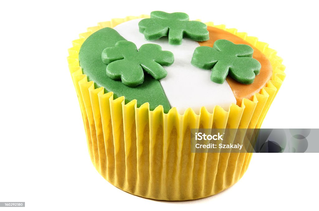 st cupcake di giorno patricks con glassa e Trifoglio - Foto stock royalty-free di Arancione