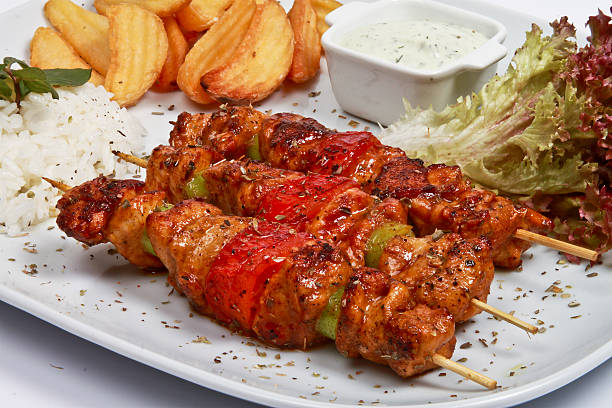 Brochetas de pollo - foto de stock