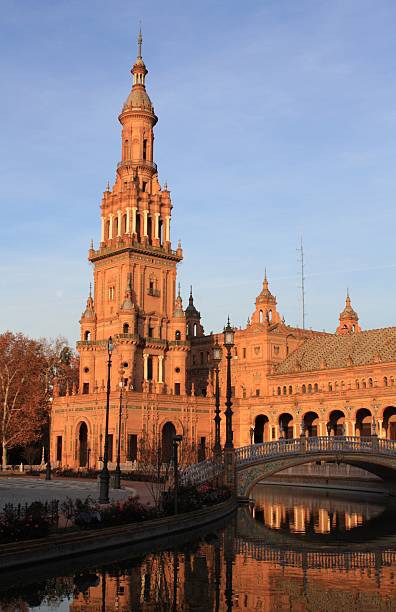 plaza de espana a siviglia, spagna. - national landmark architectural styles sevilla seville foto e immagini stock