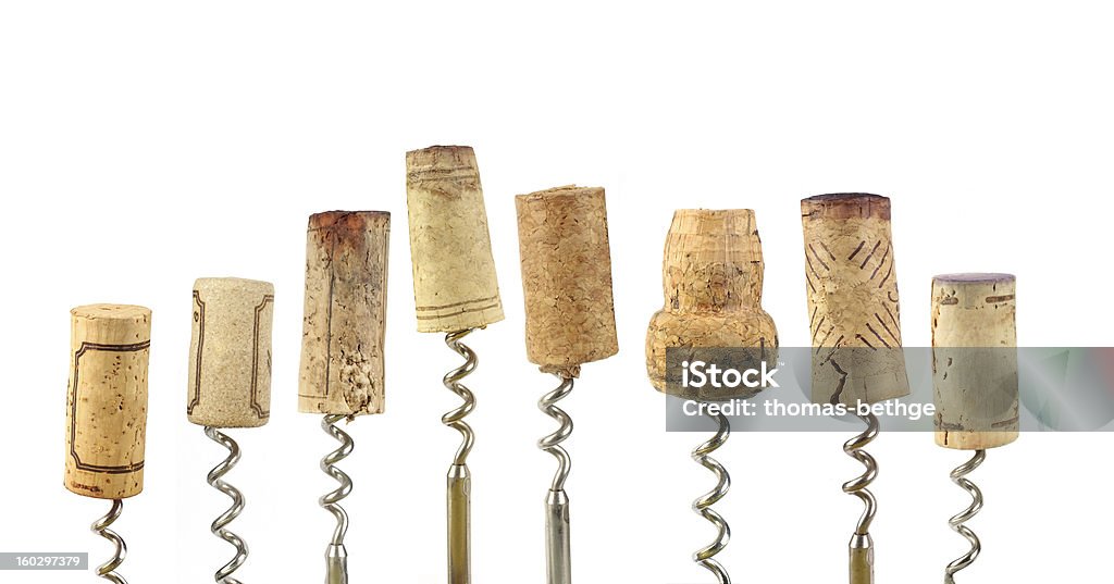 Different size wine corks with the corkscrew in each of them - 免版稅一組物體圖庫照片