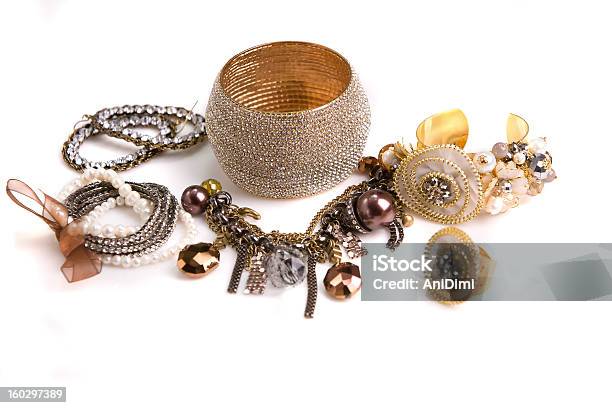 Varía De Joyas Foto de stock y más banco de imágenes de Accesorio personal - Accesorio personal, Anillo - Joya, Blanco - Color