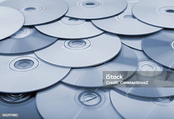 Compact Disc - Fotografie stock e altre immagini di Appoggiare una causa - Appoggiare una causa, Astratto, Attrezzatura per la musica