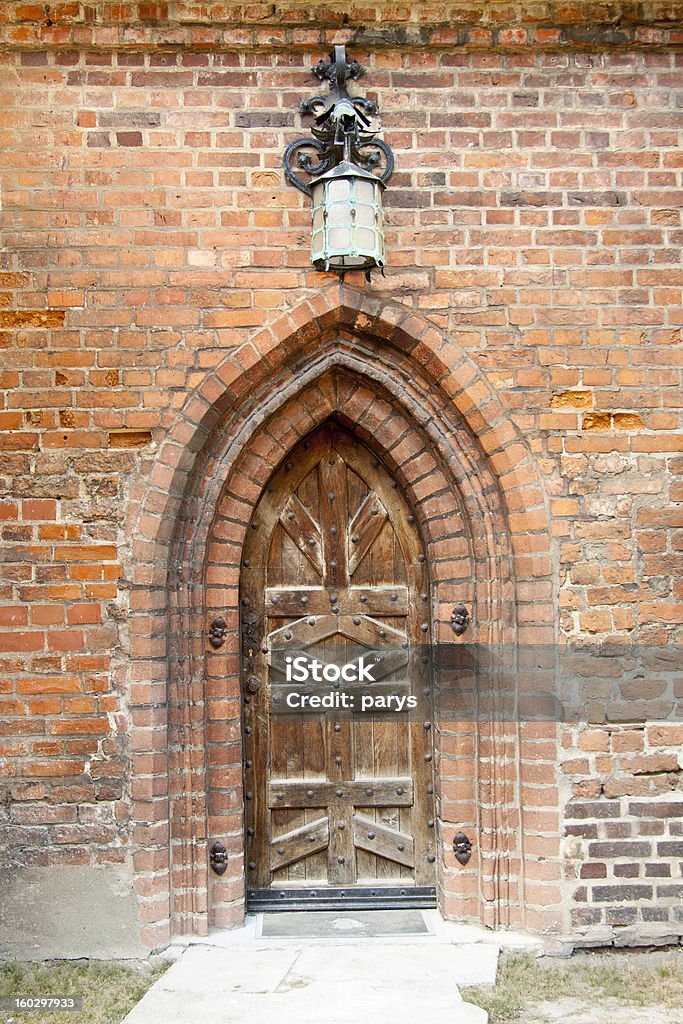 Старые деревянные двери Церковь в Хелмно. - Стоковые фото Архитектура роялти-фри