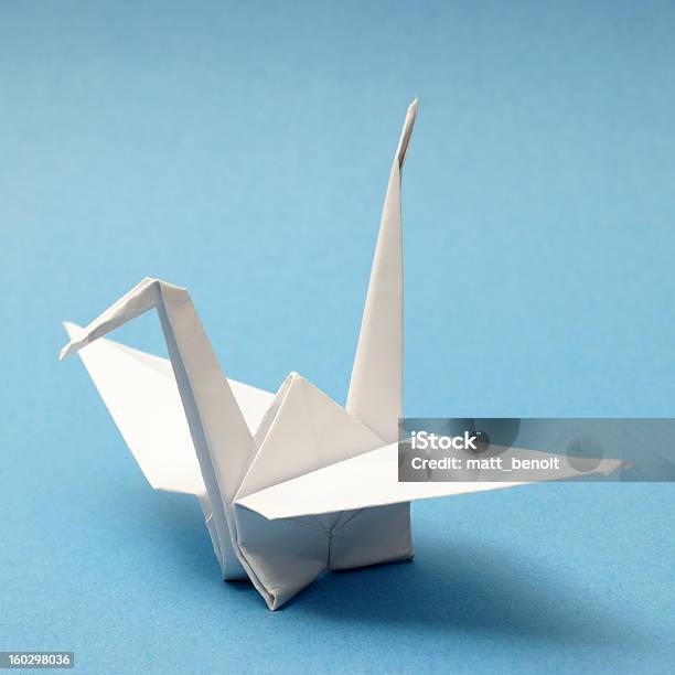 De Origami Foto de stock y banco de imágenes de Grulla de papel - Grulla de papel, Cisne, Origami - iStock