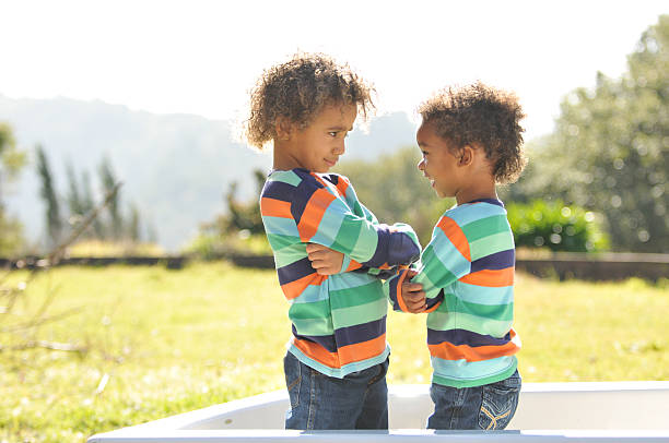 istock Two young mixed race children in bathtub 160298086