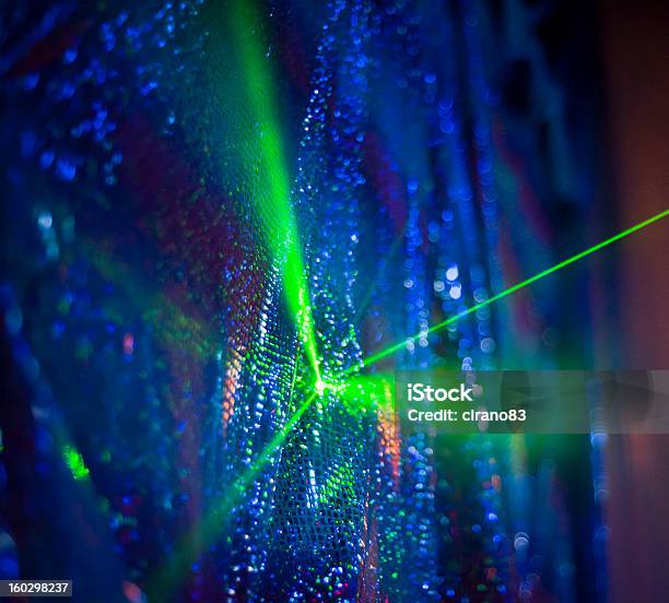 緑色レーザーを背景にシアター - レーザー光のストックフォトや画像を多数ご用意 - レーザー光, 反射, 屈折