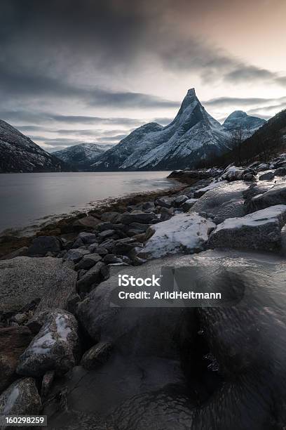 Norways Nazionale Mountain - Fotografie stock e altre immagini di Ambientazione esterna - Ambientazione esterna, Cielo, Circolo Artico