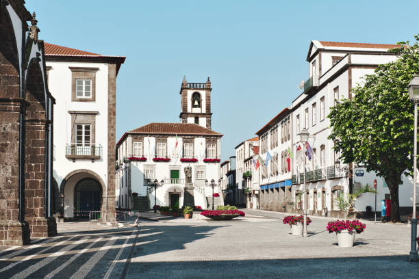 la place principale de ponta delgada. açores - place mat photos et images de collection