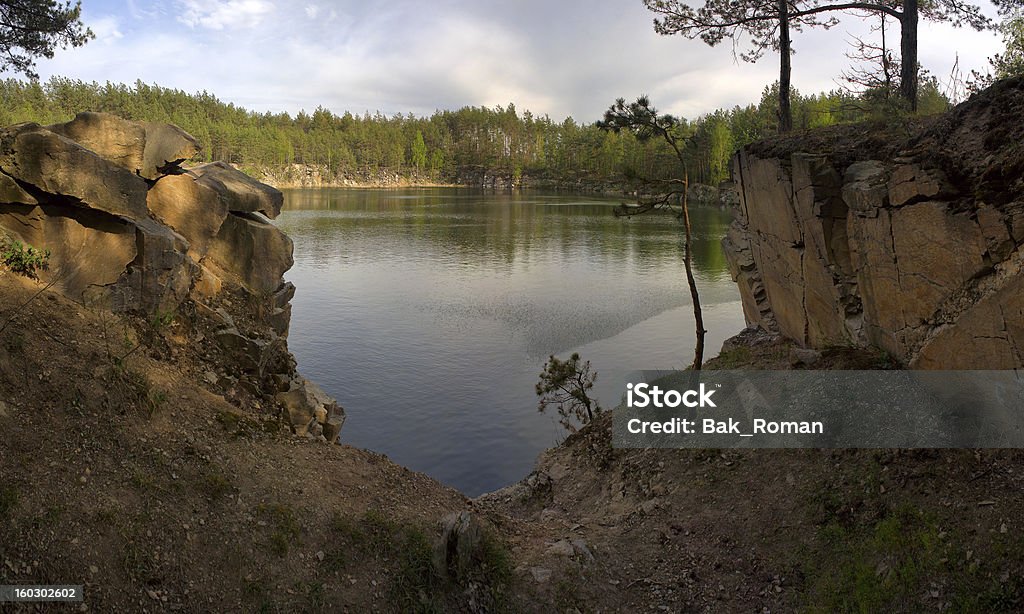 Lago en la antigua quarry - Foto de stock de Agua libre de derechos