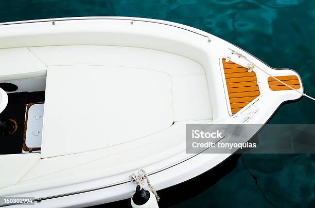 Yacht Fiocco - Fotografie stock e altre immagini di Acqua - Acqua, Ambientazione esterna, Attrezzatura nautica