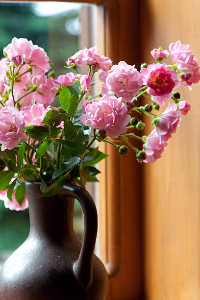 istock Still Life, Heckenrose in der Vase 160303362