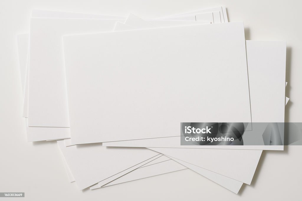 絶縁ショットのスタックド空白の名刺を白背景 - 俯瞰のロイヤリティフリーストックフォト