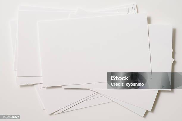 Isolado Filmagem De Empilhados Cartões De Visita Em Branco Sobre Fundo Branco - Fotografias de stock e mais imagens de Documento