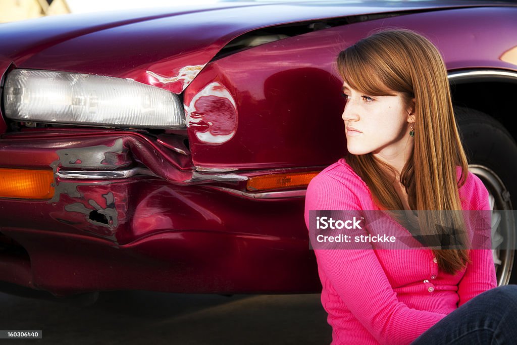 Adolescente piegato parafango Contemplazione - Foto stock royalty-free di Adolescente