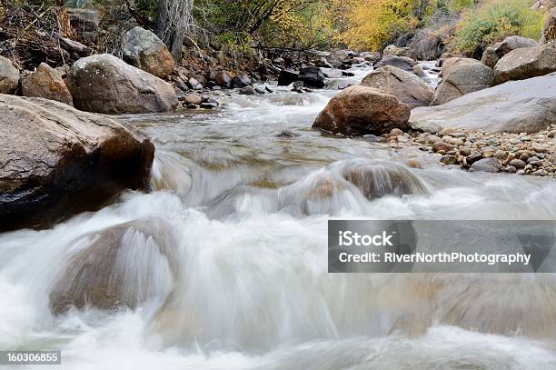 Montanha Corrente São Vrain Canyon Colorado - Fotografias de stock e mais imagens de Ao Ar Livre - Ao Ar Livre, Beleza natural, Cena de tranquilidade