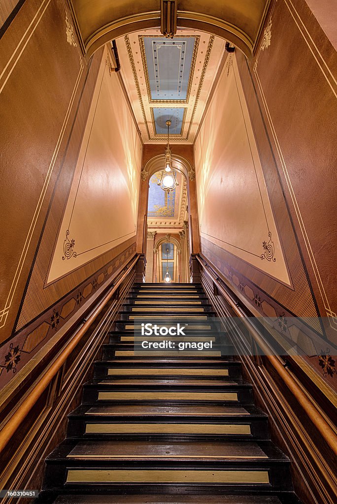Longas escadas antiga brown - Royalty-free Antigo Foto de stock