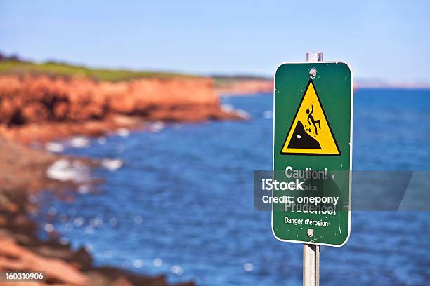 崖の上の危険標識 - プリンスエドワード島のストックフォトや画像を多数ご用意 - プリンスエドワード島, 公園, カラー画像