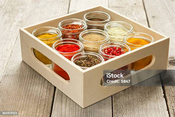 Foto de Temperos e mais fotos de stock de Caixa - Recipiente - Caixa - Recipiente, Condimento - Temperos, Ground Spice