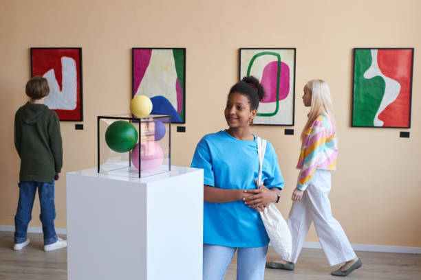 istock Group of teens looking at abstract art in museum 1603192117