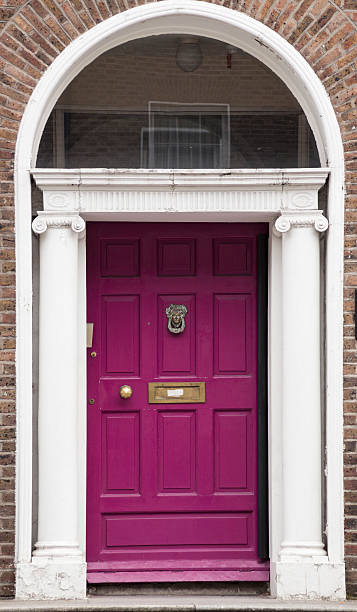 istock Violet colored door in Dublin from Georgian times (18th century) 160320116