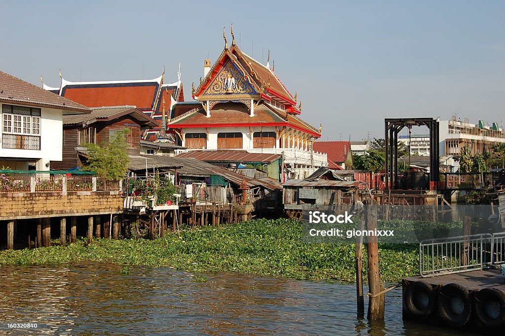 チャオプラヤー川のボート埠頭、バンコク（タイ） - バングランプーのロイヤリティフリーストックフォト