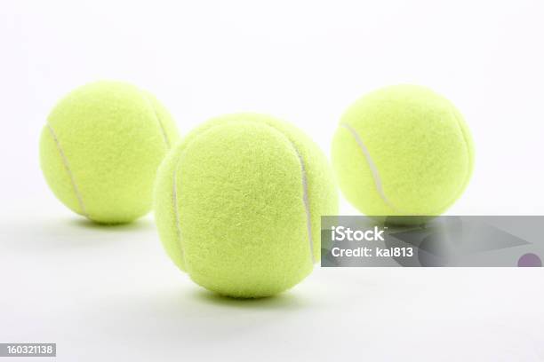 Photo libre de droit de Courts De Tennis banque d'images et plus d'images libres de droit de Balle de tennis - Balle de tennis, Balle ou ballon, Fond blanc