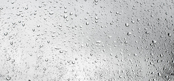 le gocce d'acqua sul window (finestra) - condensation foto e immagini stock