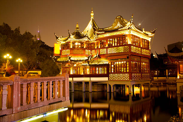 istock Yu Yuan Gardens at night 160321298