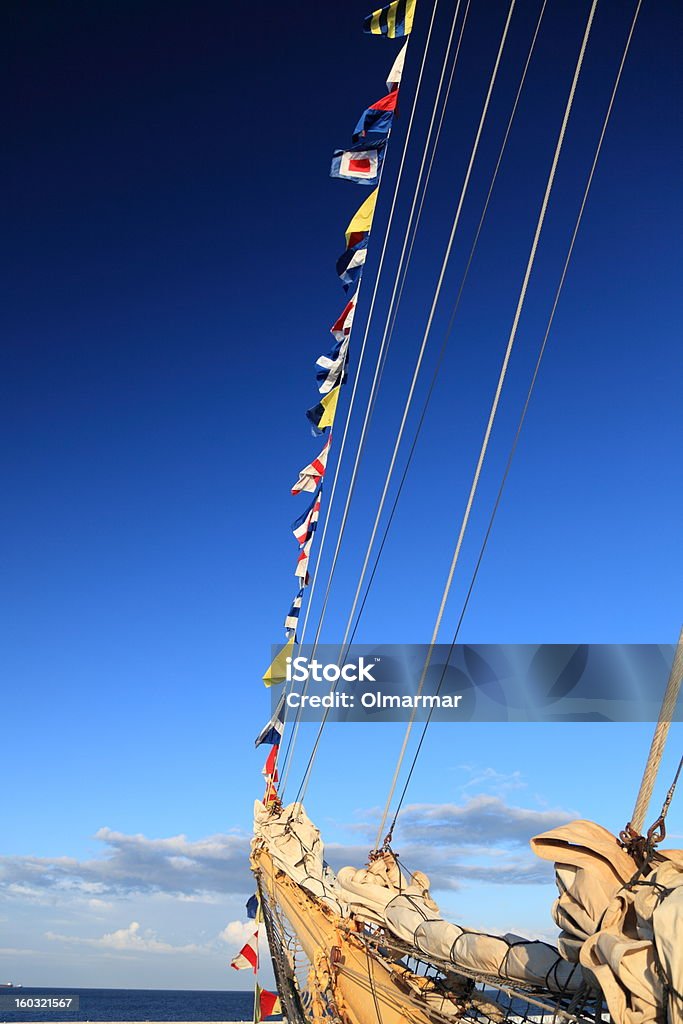 Barco aborda, conexión en una antigua fragata - Foto de stock de Antigualla libre de derechos