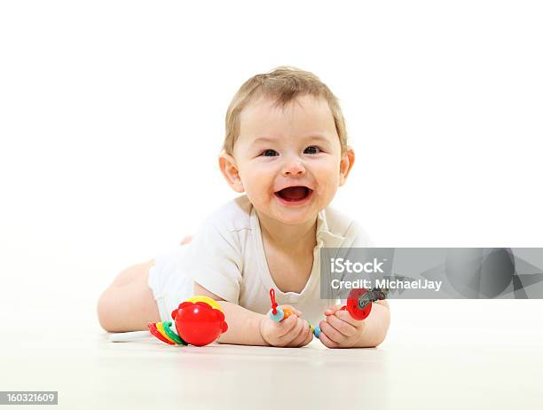 Niño Divirtiéndose Con Juguetes Simple Foto de stock y más banco de imágenes de 6-11 meses - 6-11 meses, Alegre, Alegría