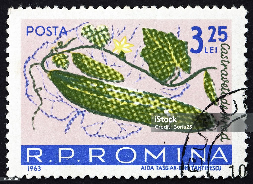 Selo postal Roménia 1963 pepinos, Cucumis Sativus, frutas - Foto de stock de Antigo royalty-free