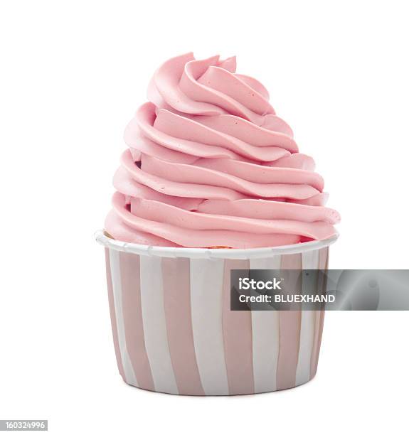 Foto de Cupcake Isolada No Branco e mais fotos de stock de Baga - Fruta - Baga - Fruta, Bolinho, Bolo