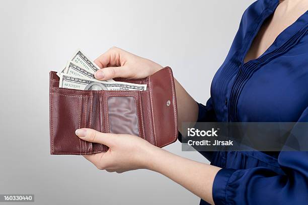Dólares Americanos - Fotografias de stock e mais imagens de Adulto - Adulto, Branco, Caixa de Dinheiro - Acessório Financeiro