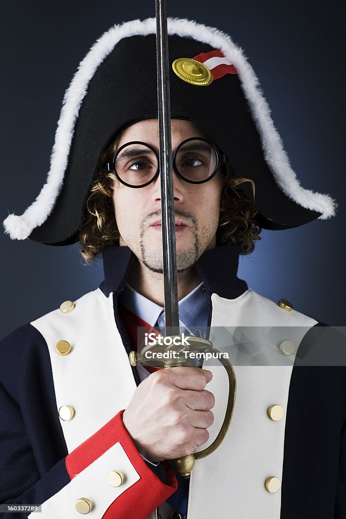 Incrociare gli occhi da soldato vestito come Napoleone. - Foto stock royalty-free di Francia