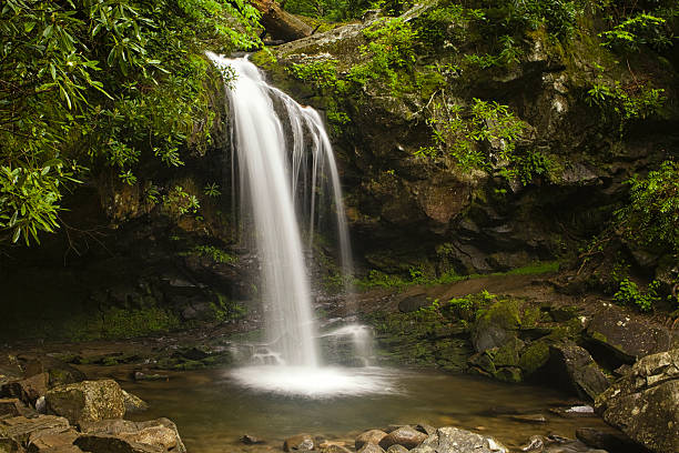 agua descendente - grotto falls fotografías e imágenes de stock