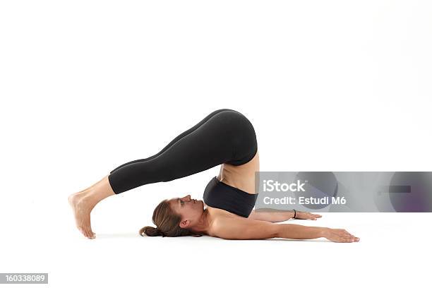 Mujer Practicar Pilates Foto de stock y más banco de imágenes de Actividades y técnicas de relajación - Actividades y técnicas de relajación, Adulto, Belleza