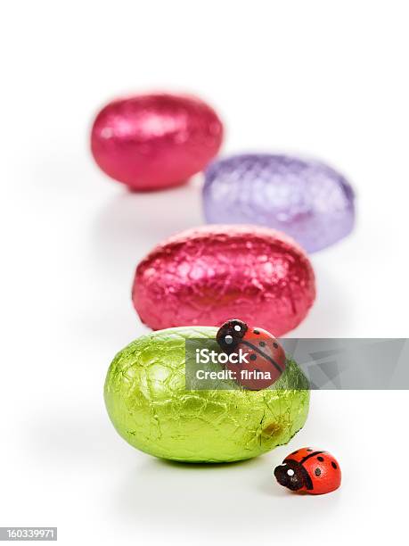 Ovos De Páscoa Com Ladybugs - Fotografias de stock e mais imagens de Chocolate - Chocolate, Comemoração - Conceito, Comida