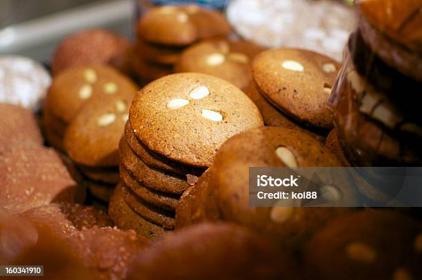 Photo libre de droit de Lebkuchen En Pain Dépice banque d'images et plus d'images libres de droit de Lebkuchen - Lebkuchen, Biscuit en pain d'épice, Gâteau de pain d'épices